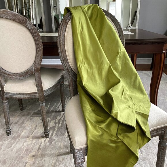 🎬✨Tv Show “UMBRELLA ACADEMY ” - Green Tablecloth - Picture 2 of 8